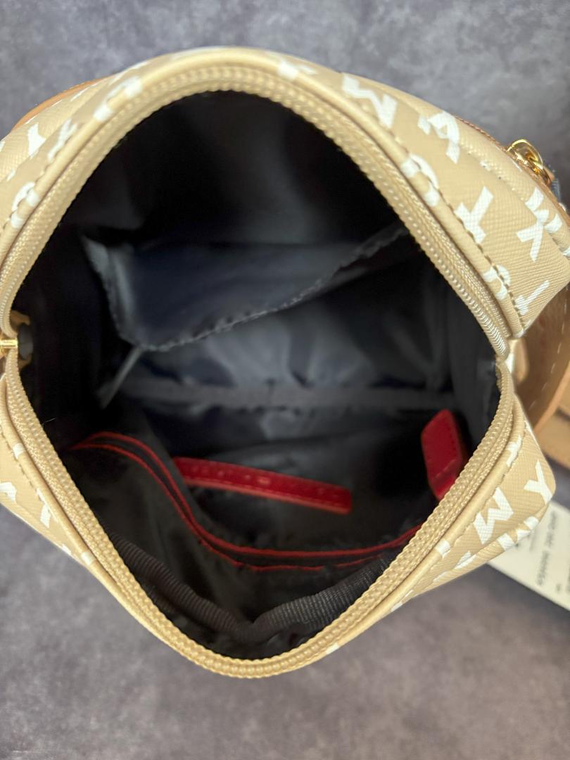Tommy Hilfiger ショルダーバッグ かわいい コンパクト デザイン