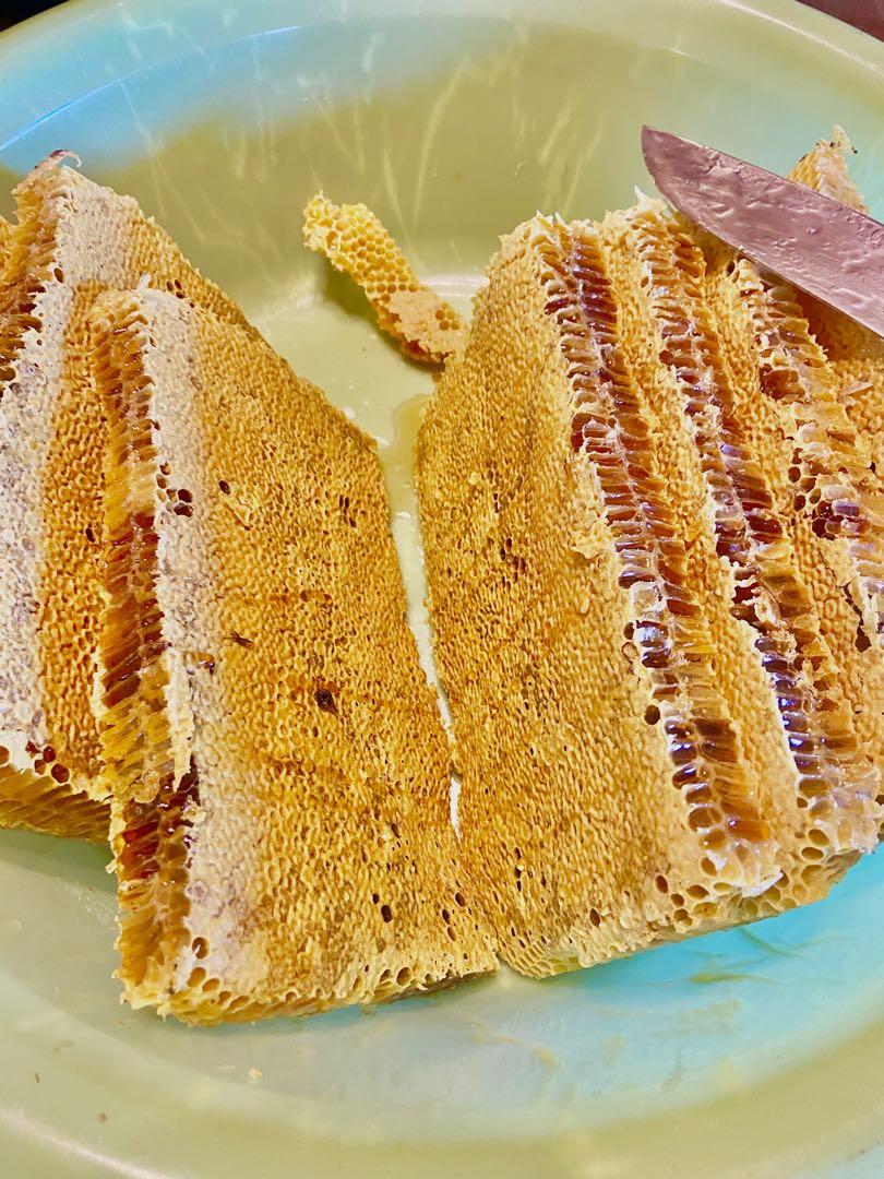 日本蜜蜂　巣蜜　コムハニー　840g