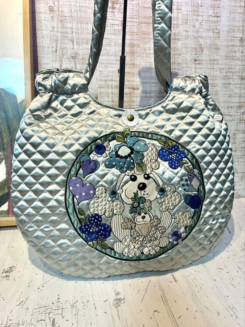 ロラライハリス♡シルバーサテンキルト♡刺繍のクッタリ肩掛けバッグ♡
