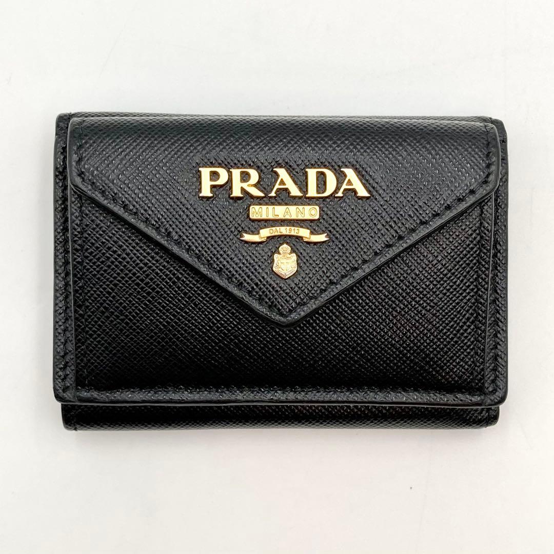 超美品!Gカード付✨PRADA 三つ折り財布 黒 サフィアーノレザー メタルロゴ 超美品!Gカード付✨PRADA 三つ折り財布 黒 サフィアーノレザー メタルロゴ