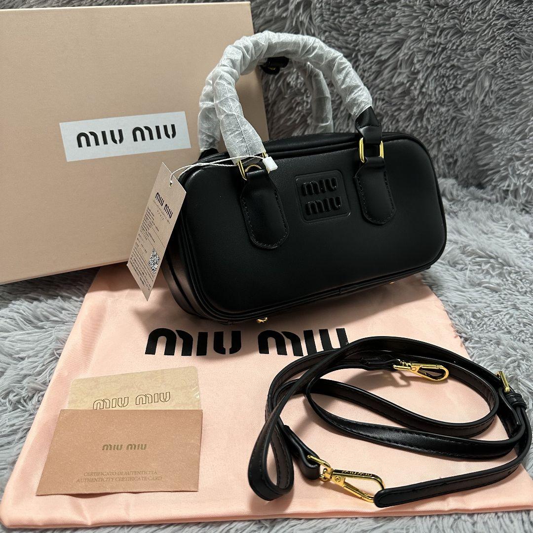 miumiu ハンド　バッグ
