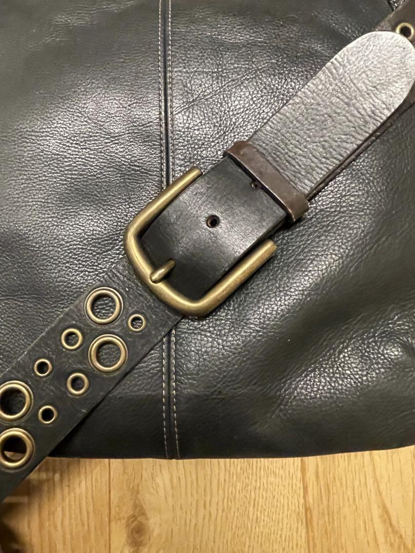 スタッズ　レザーショルダーバッグ FOSSILスタッズレザー ショルダーバッグ