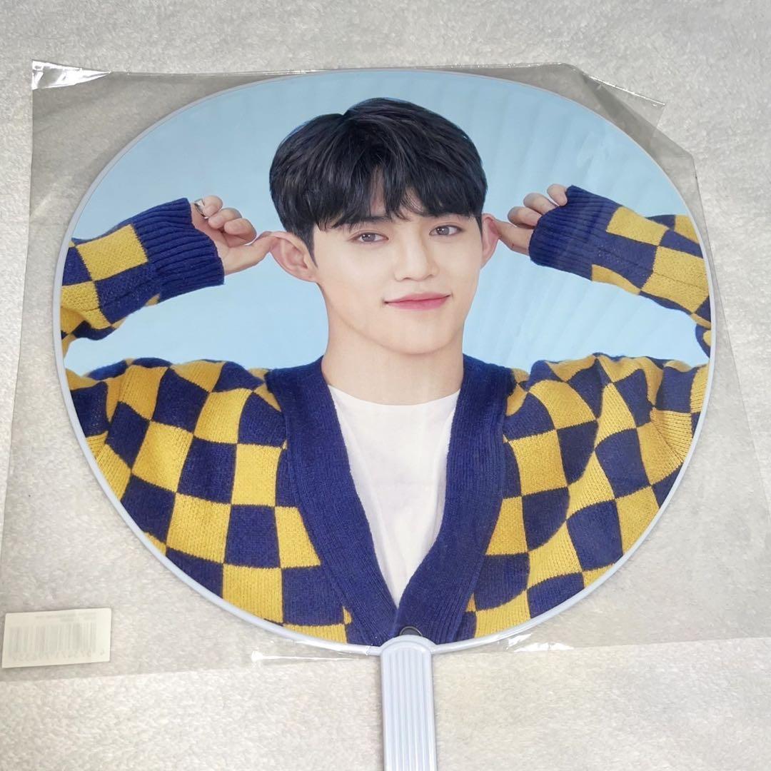SEVENTEEN　エスクプス　うちわ　まとめ売り Amazon.co.jp: エスクプス うちわ seventeen HANABI 公式グッズ