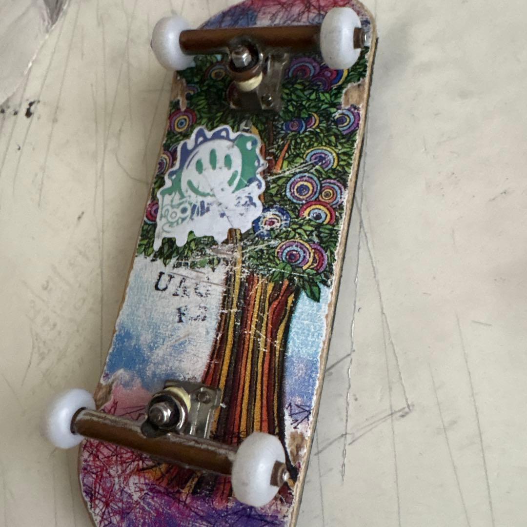 指スケ UAG 追加でステッカー、デッキテープ ドンさんサイン付き 指スケ UAG 追加でステッカー、デッキテープ ドンさんサイン付き