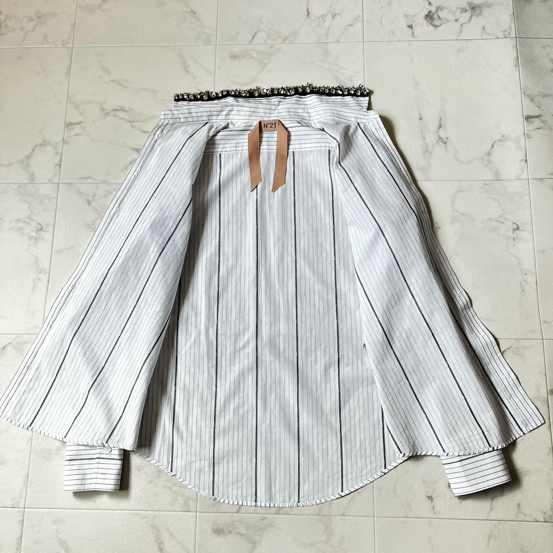 注目ショップ・ブランドのギフト ✨美品✨ヌメロヴェントゥーノ ピン ビジュー装飾 N°21 トップス