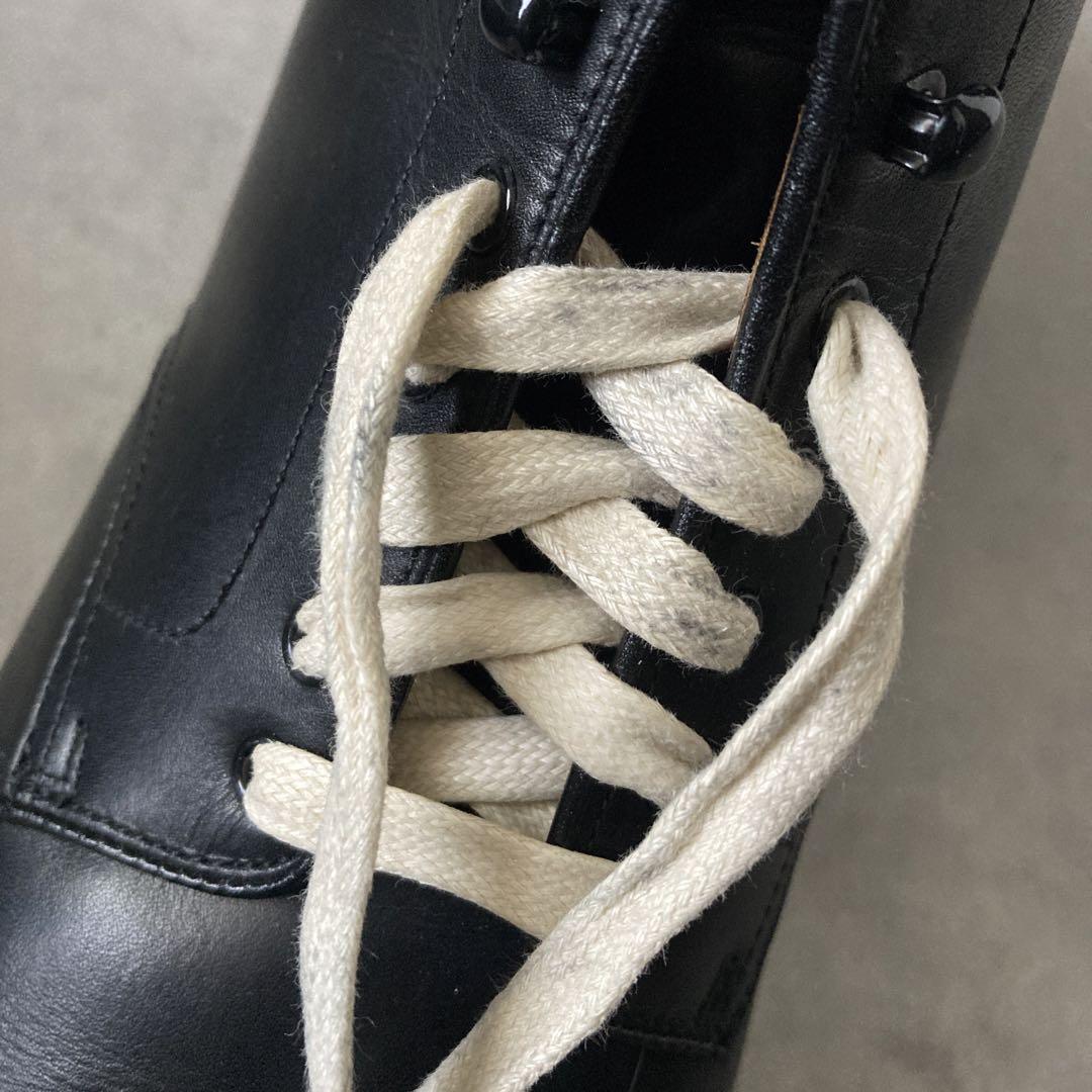 Shoe