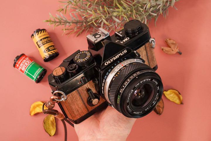 定番2022 ウッドカメラ 広角レンズ付き フィルムカメラ 名機 ku8dS-m20706757552 Olympus OM-1 大得価豊富な