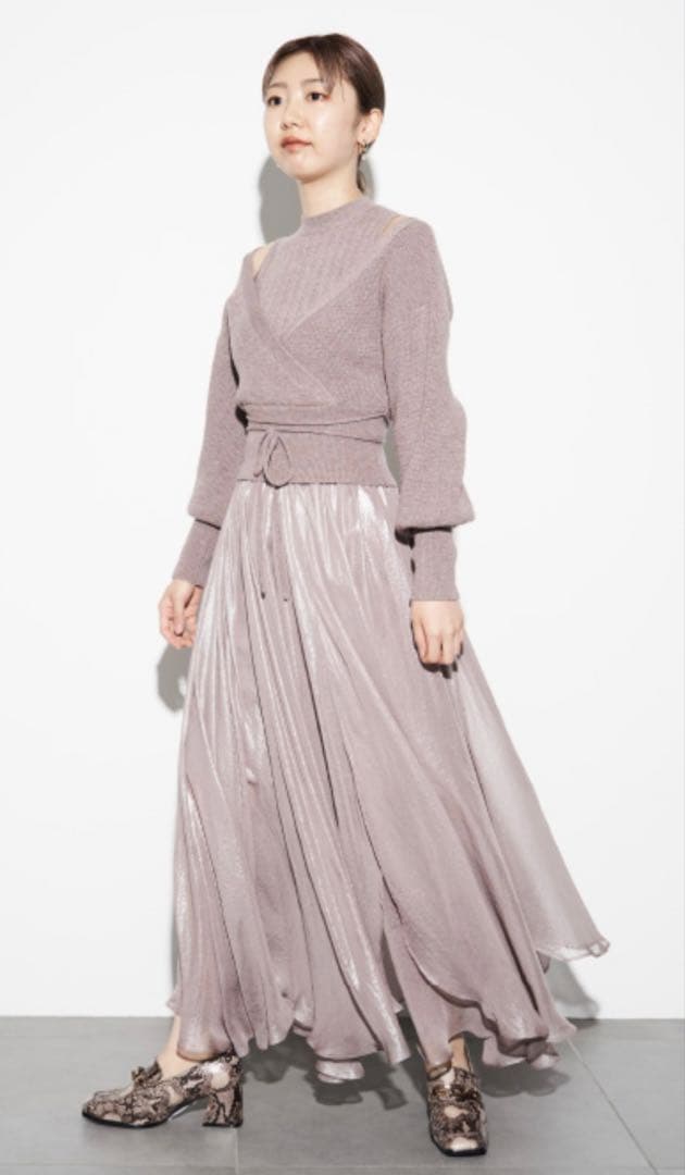 LILY BROWN光沢シアースカート、レイヤードオフショルニット、セット