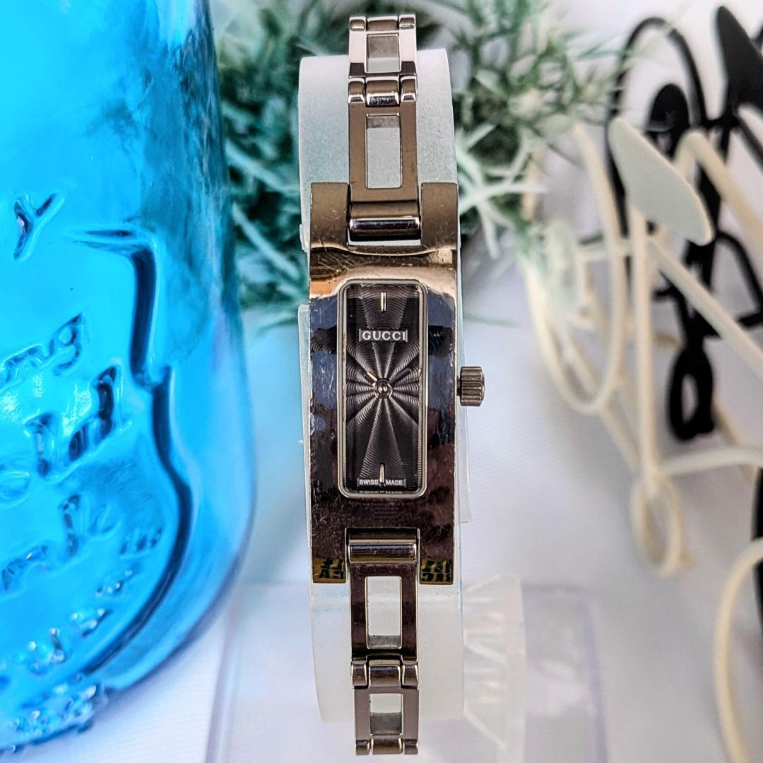 GUCCI レディース腕時計 シルバー 値下げ 良品GUCCIグッチ レディース腕時計シルバー四角1800L