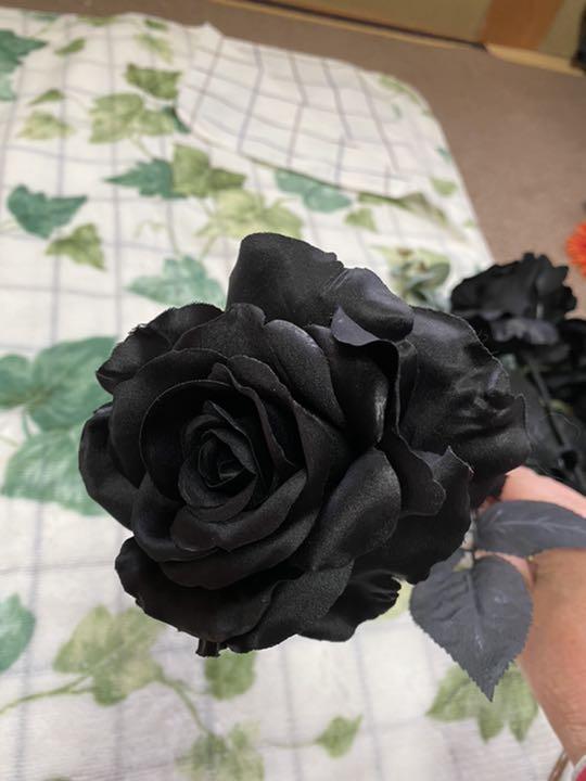 メルカリ 造花 黒いバラ 赤いバラなど8本と葉物 フラワー ガーデン 1 999 中古や未使用のフリマ メルカリ 造花 黒いバラ 赤いバラなど8本と葉物 フラワー ガーデン 1 999 中古や未使用のフリマ