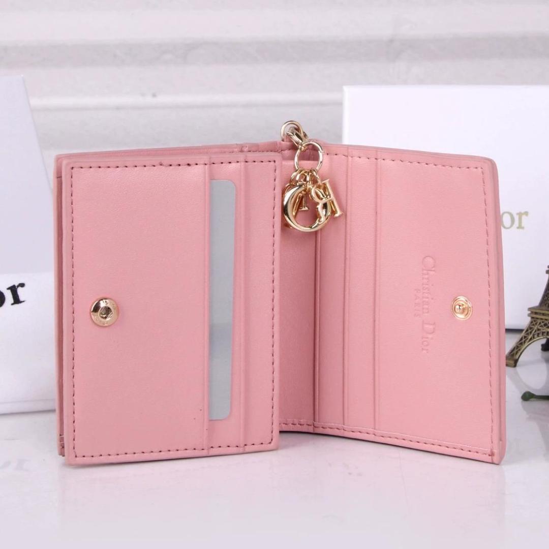 Dior ピンク キルティング 二つ折り財布 - メルカリ