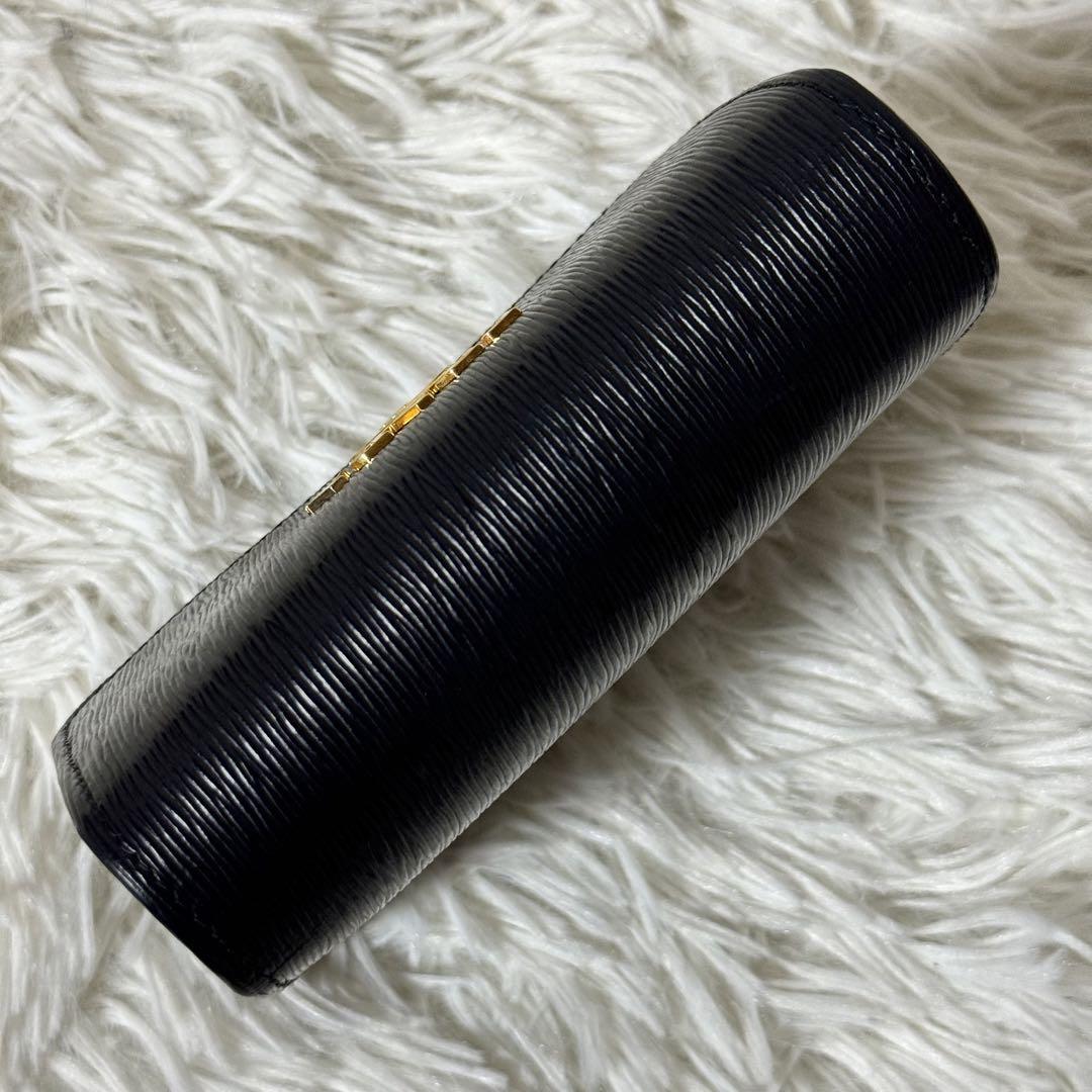 新品未使用✨PRADA プラダ　1MH025 三つ折り財布　メタルロゴ　金具