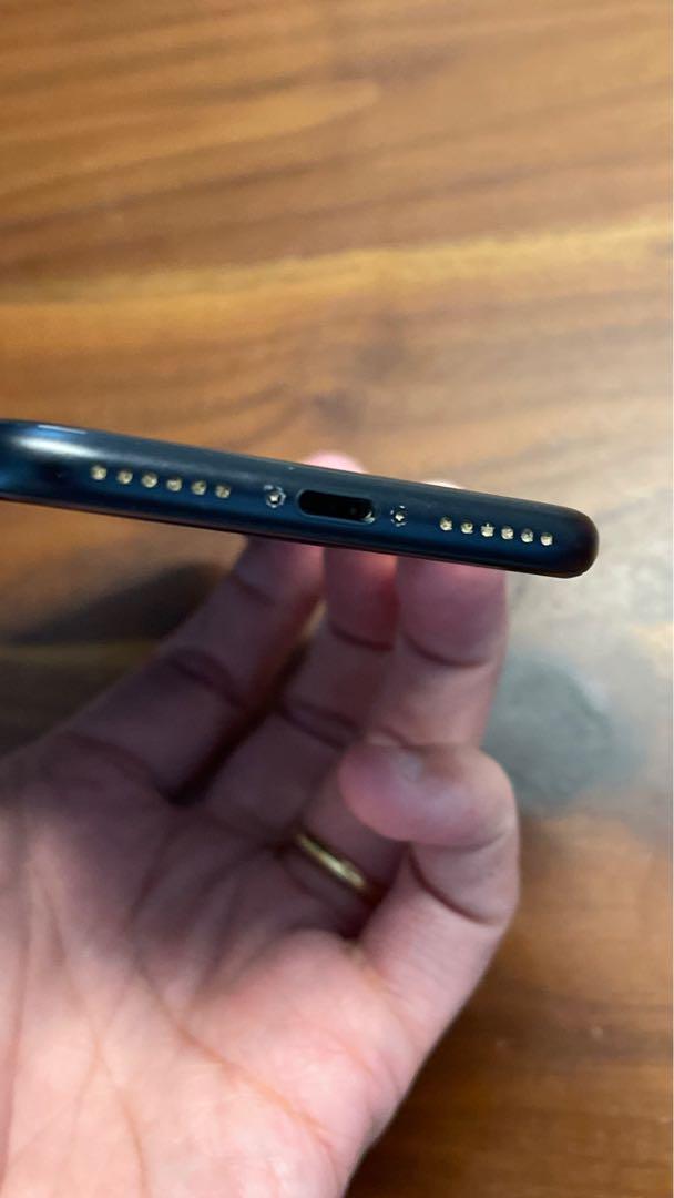 ⭐︎早い者勝ち⭐︎iPhone ストア SE2 64GB simフリー