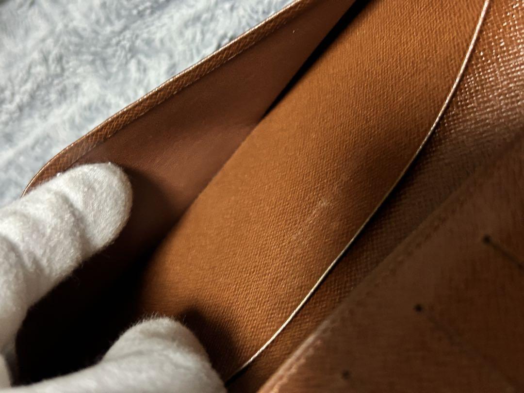 VUITTON 財布