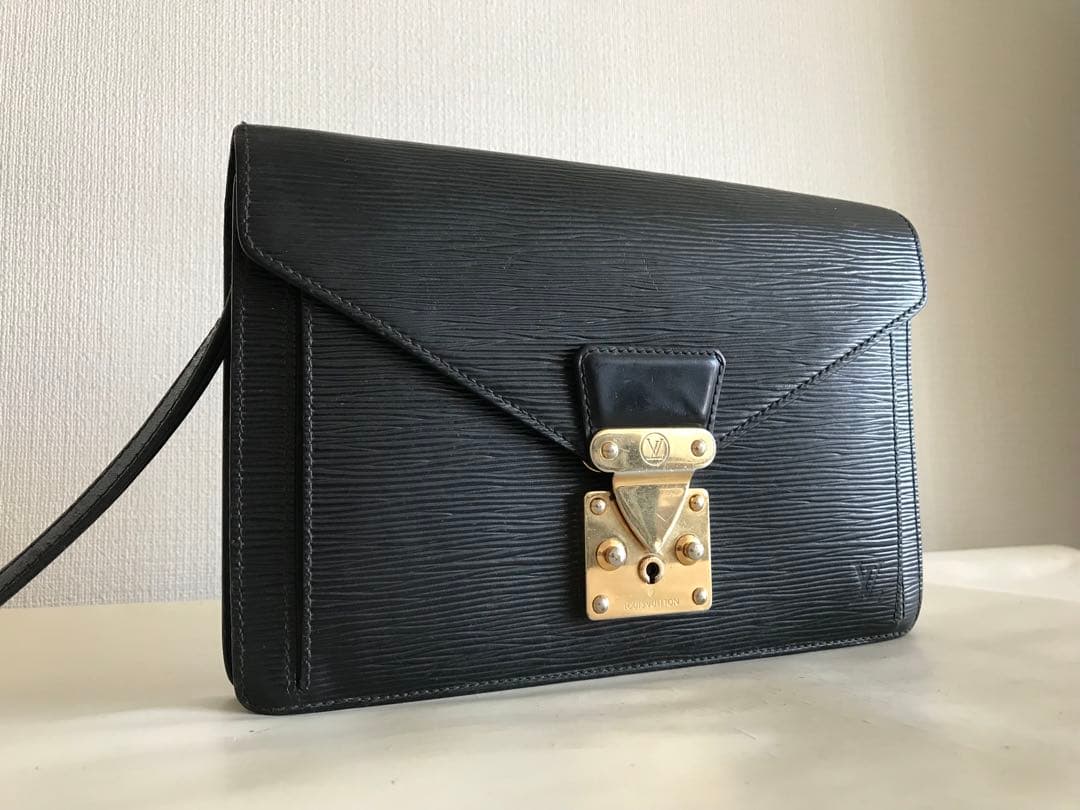 ルイヴィトン セカンドバッグ セリエドラゴンヌ