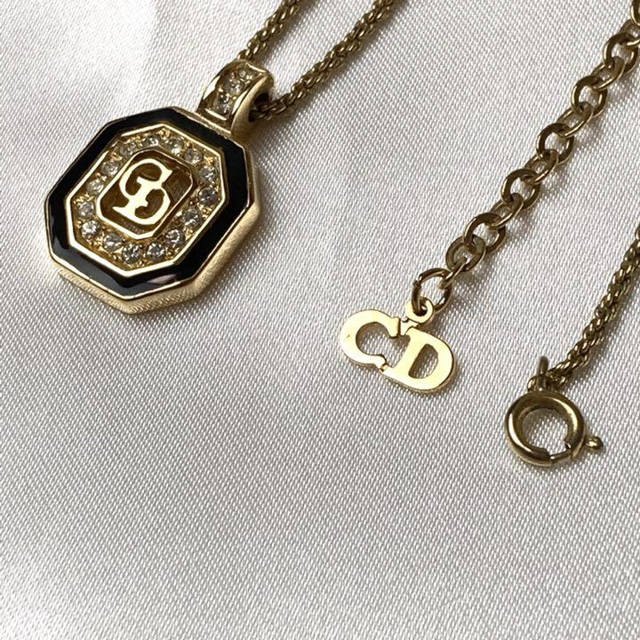 美品】DIORネックレス スクエア ロゴ 刻印 ラインストーン ヴィンテージ - メルカリ 美品】DIORネックレス スクエア ロゴ 刻印 ラインストーン ヴィンテージ - メルカリ
