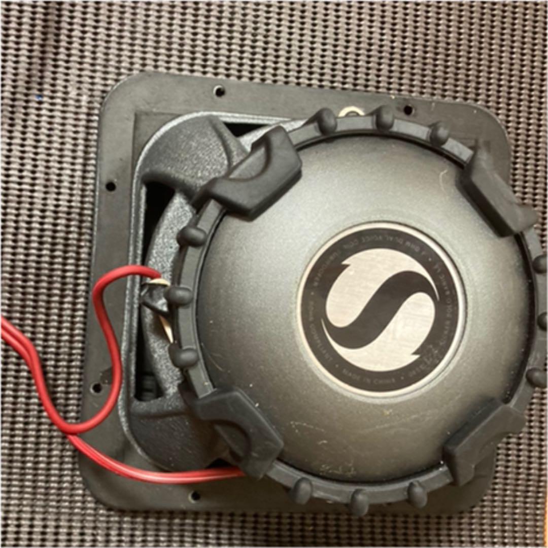 Kicker solobaric L5 8インチ おまけアンプ付き
