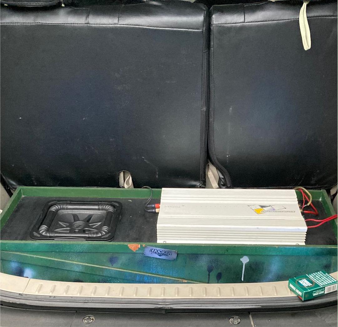 Kicker solobaric L5 8インチ おまけアンプ付き