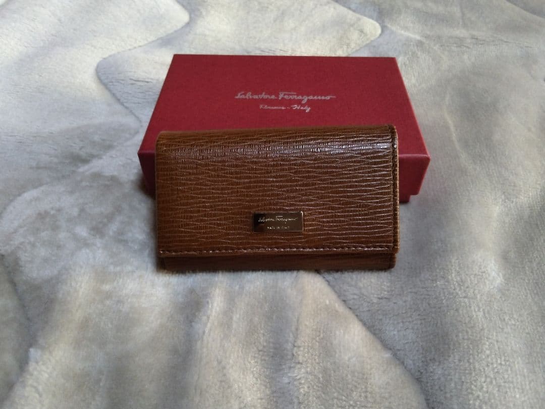 フェラガモ　キーケース　未使用