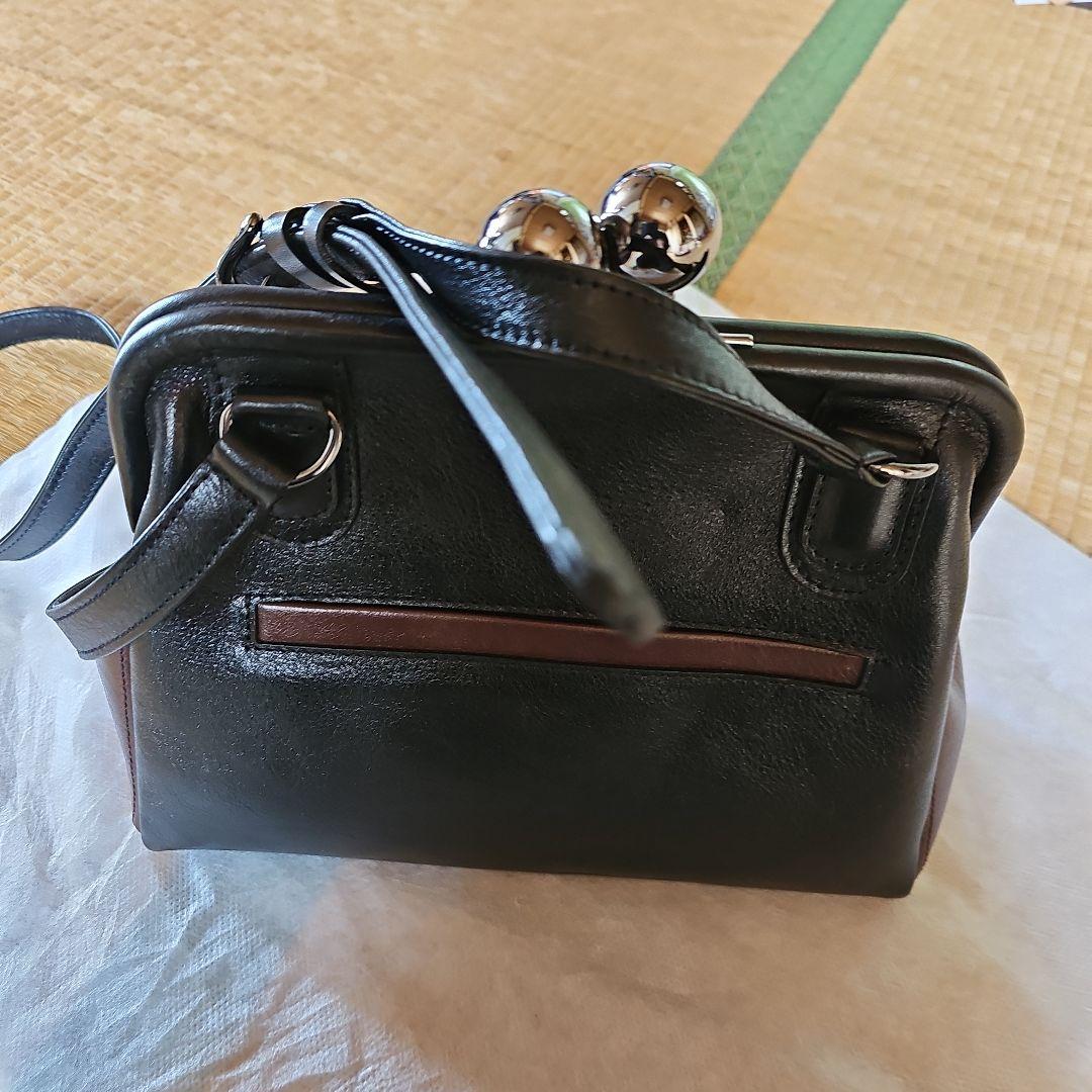 【待望★】 黒いレザーショルダーバッグ ボールハンドル付き がま口 バッグ