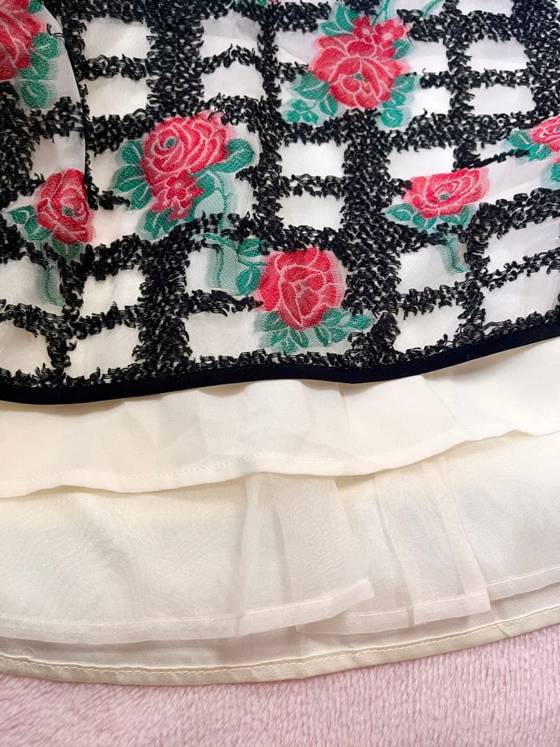 DOLLY GIRL フレアスカート 花柄刺繍 DOLLY GIRL フレアスカート 花柄刺繍