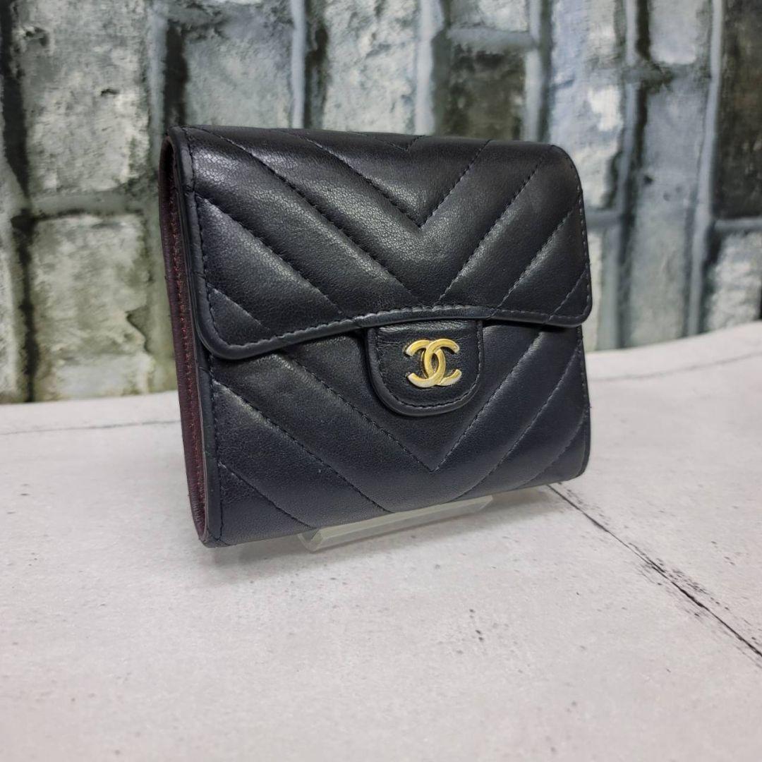 正規品 CHANEL ラムスキン Vステッチ シェブロン ココマーク3つ折り財布