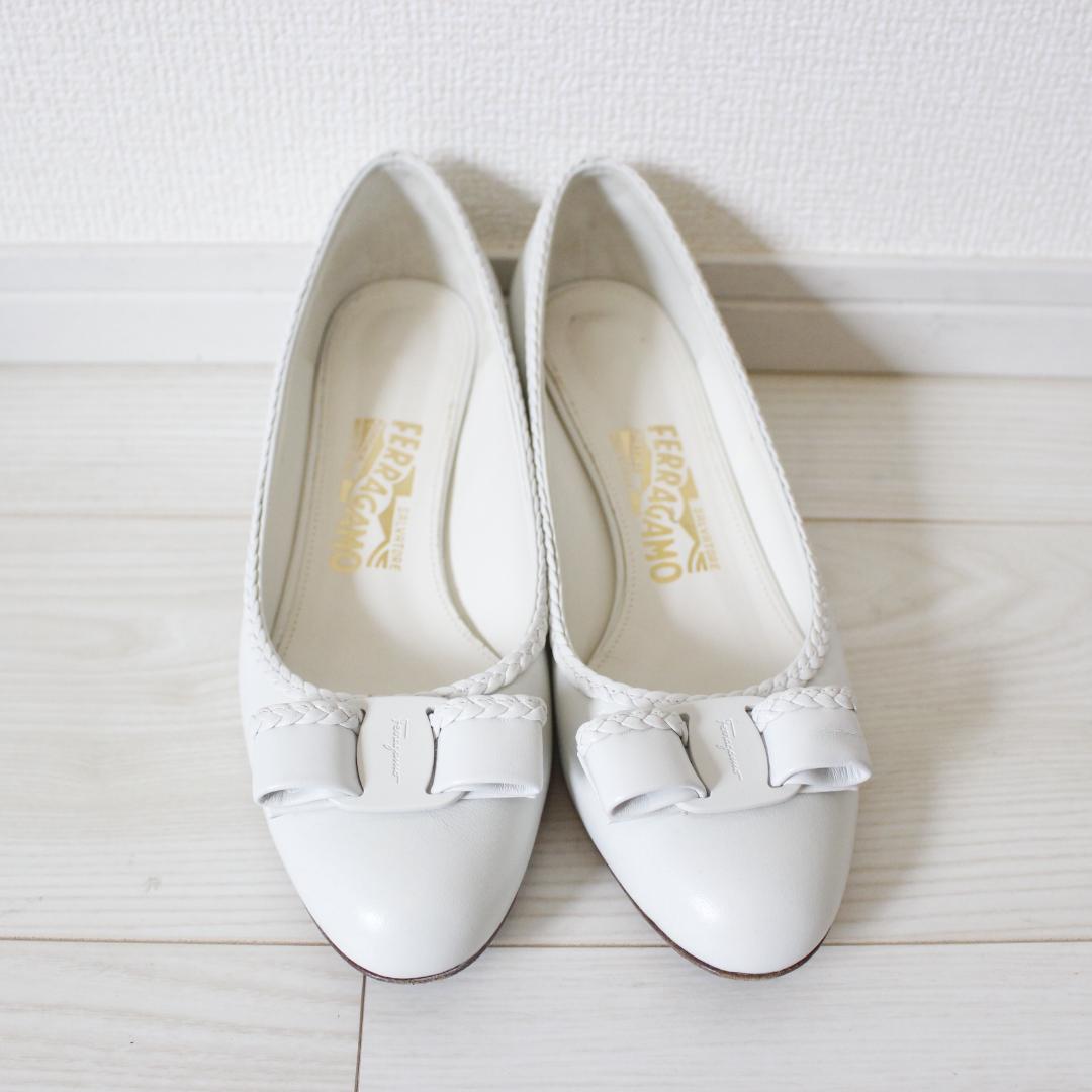 【美品】サルヴァトーレフェラガモ バレエシューズ 6 1/2 ヴァラ 白 画像2