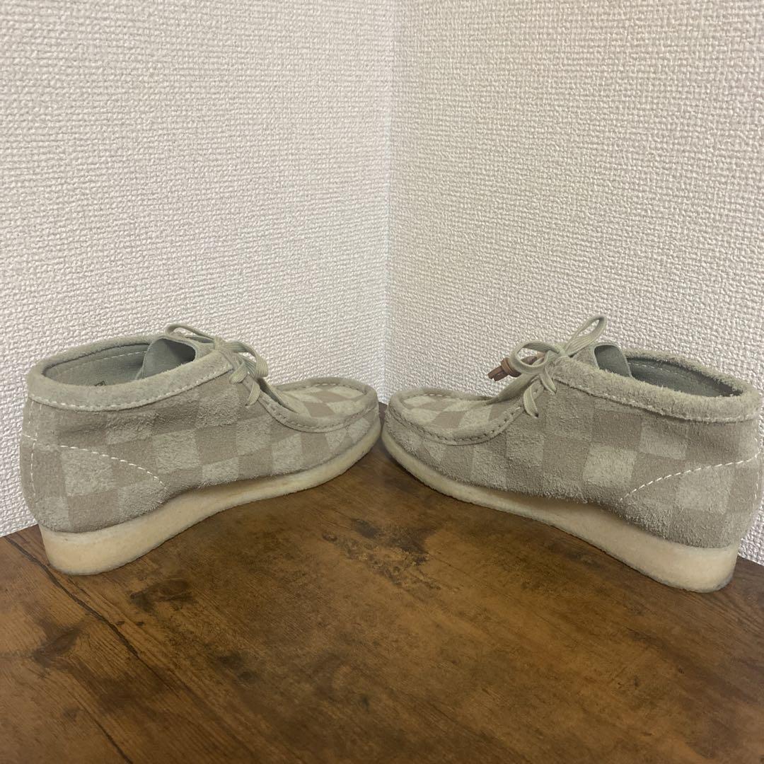 卍 Clarks