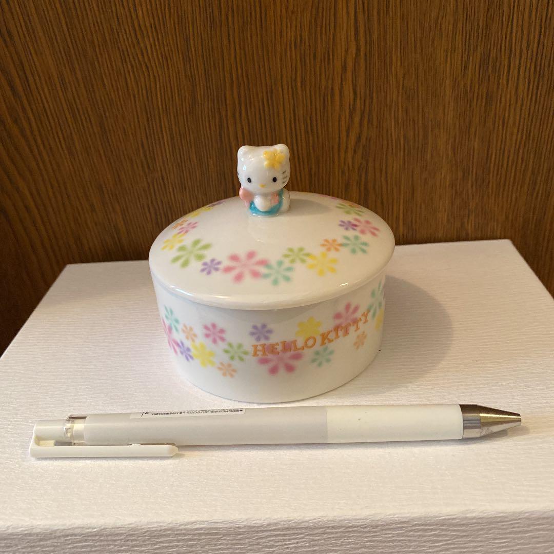 ハローキティ♡ 蓋つき小物入れ 低価格の ハローキティ♡ 蓋つき小物入れ 低価格の