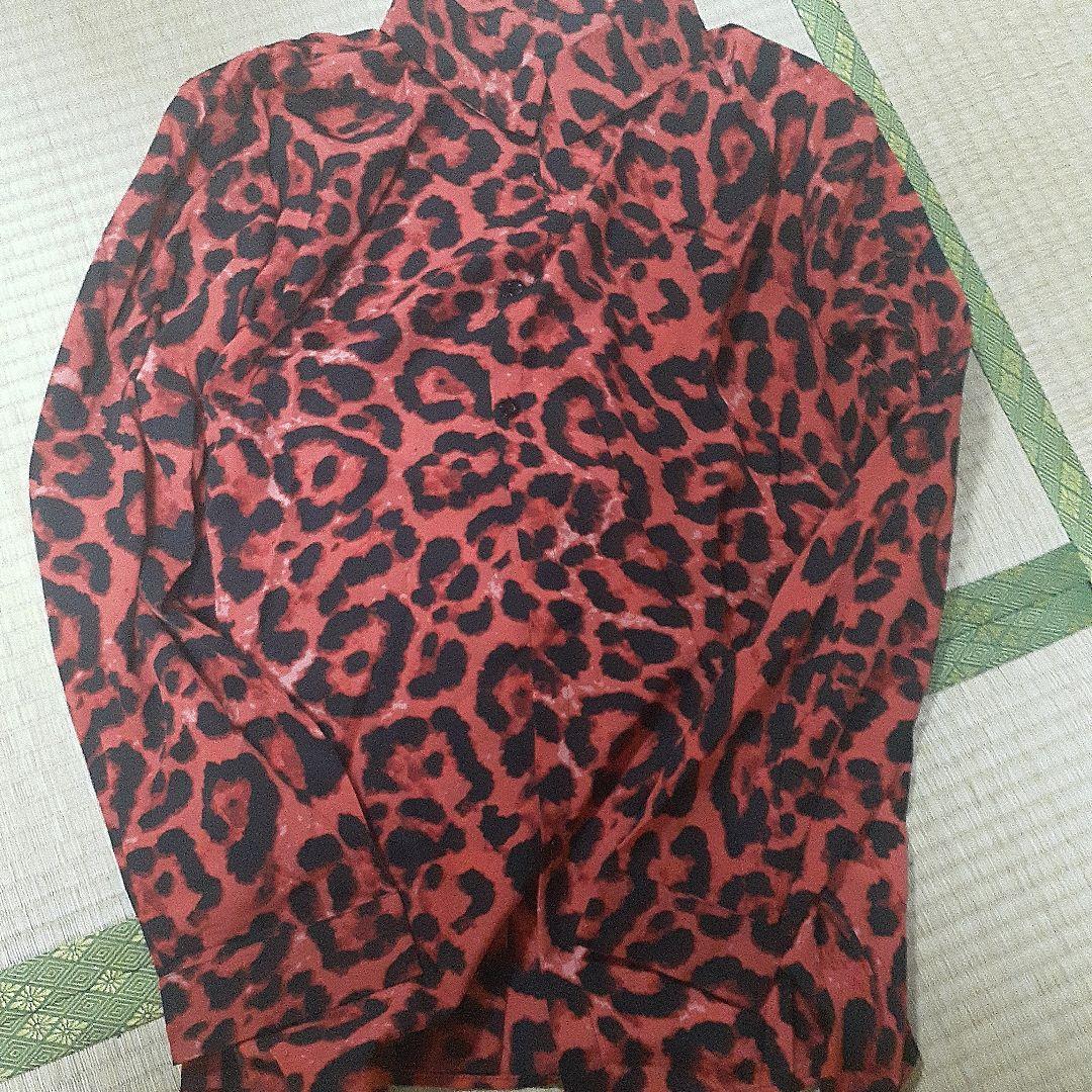 レッド　ヒョウ柄　長袖シャツ