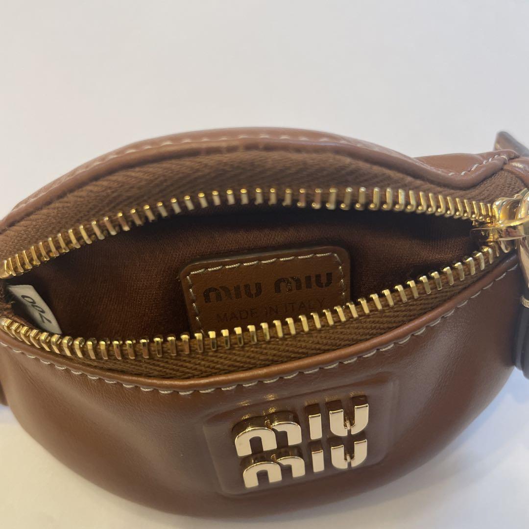 miu miu レザーミニポーチ付きブレスレット - メルカリ