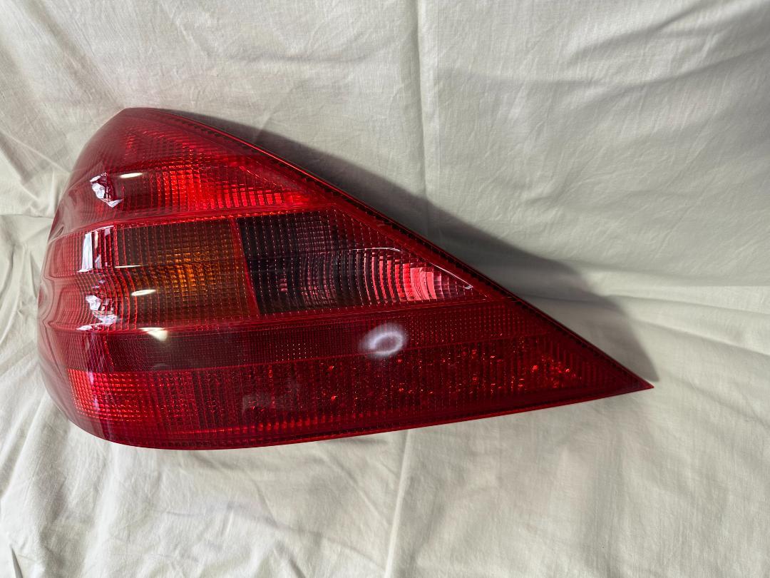 メルセデスベンツ　SL500 R230　テールランプセット
