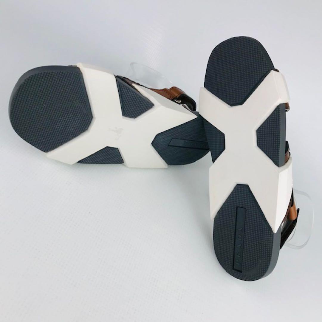 美品☆プラダ・レザー エンボスブランドロゴ ベルクロストラップ
