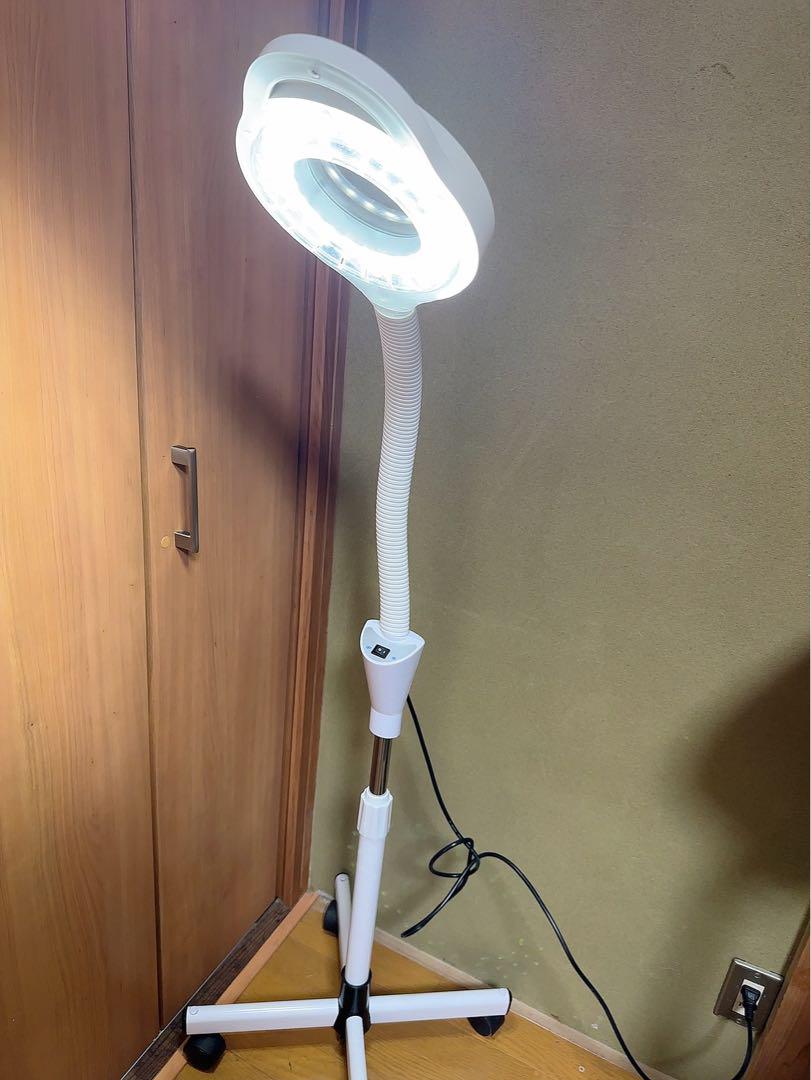 引取り割有✨️拡大レンズ付きスタンドライト(LEDタイプ)ホワイト　エステ