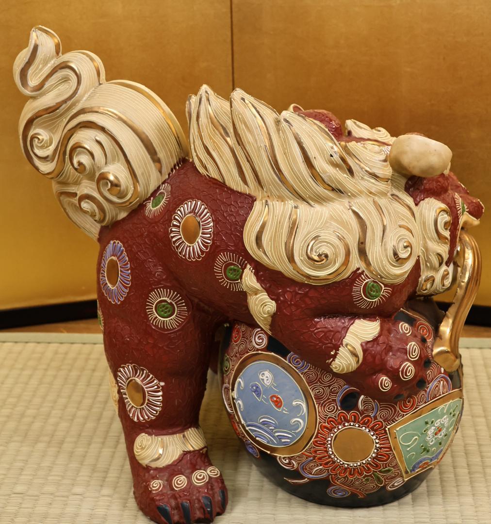 九谷焼　八幡釜　須栄義　獅子　龍玉　置物　床飾　縁起物　高さ35㎝　BK045 九谷焼 八幡釜 須栄義 獅子 龍玉 置物 床飾 縁起物 高さ35
