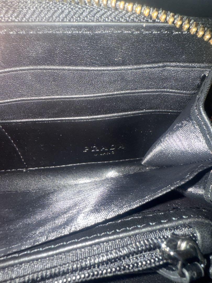 PRADA グレー レザー 長財布