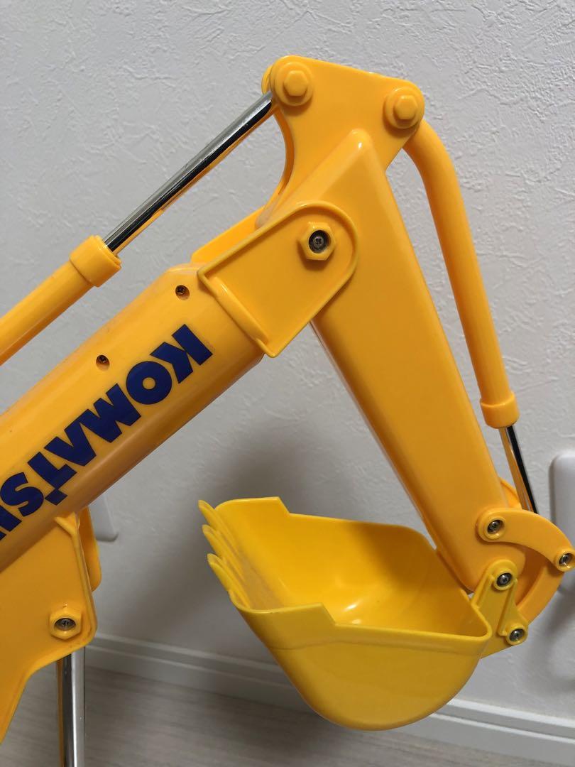 コマツ乗用マイクロショベルPC01ショベルカー、ヘルメット付き
