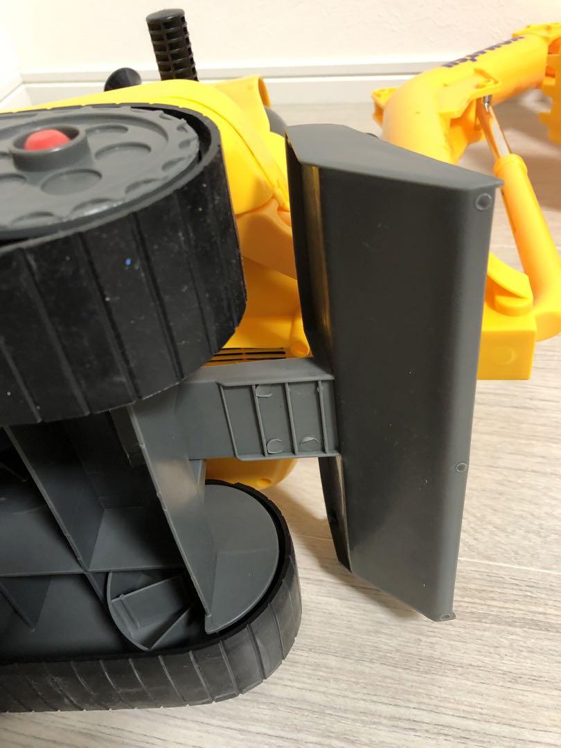 コマツ乗用マイクロショベルPC01ショベルカー、ヘルメット付き