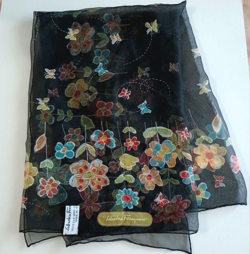 サルヴァトーレフェラガモ　花柄　蝶　スカーフ　シフォン　シルク100　イタリア製