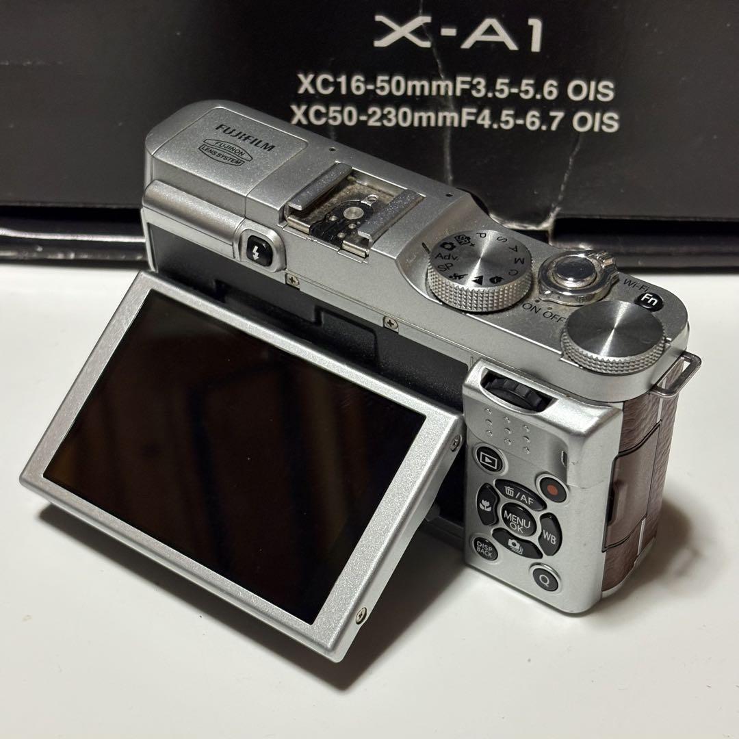 Fujifilm X-A1 ミラーレスカメラ ダブルズームレンズキット