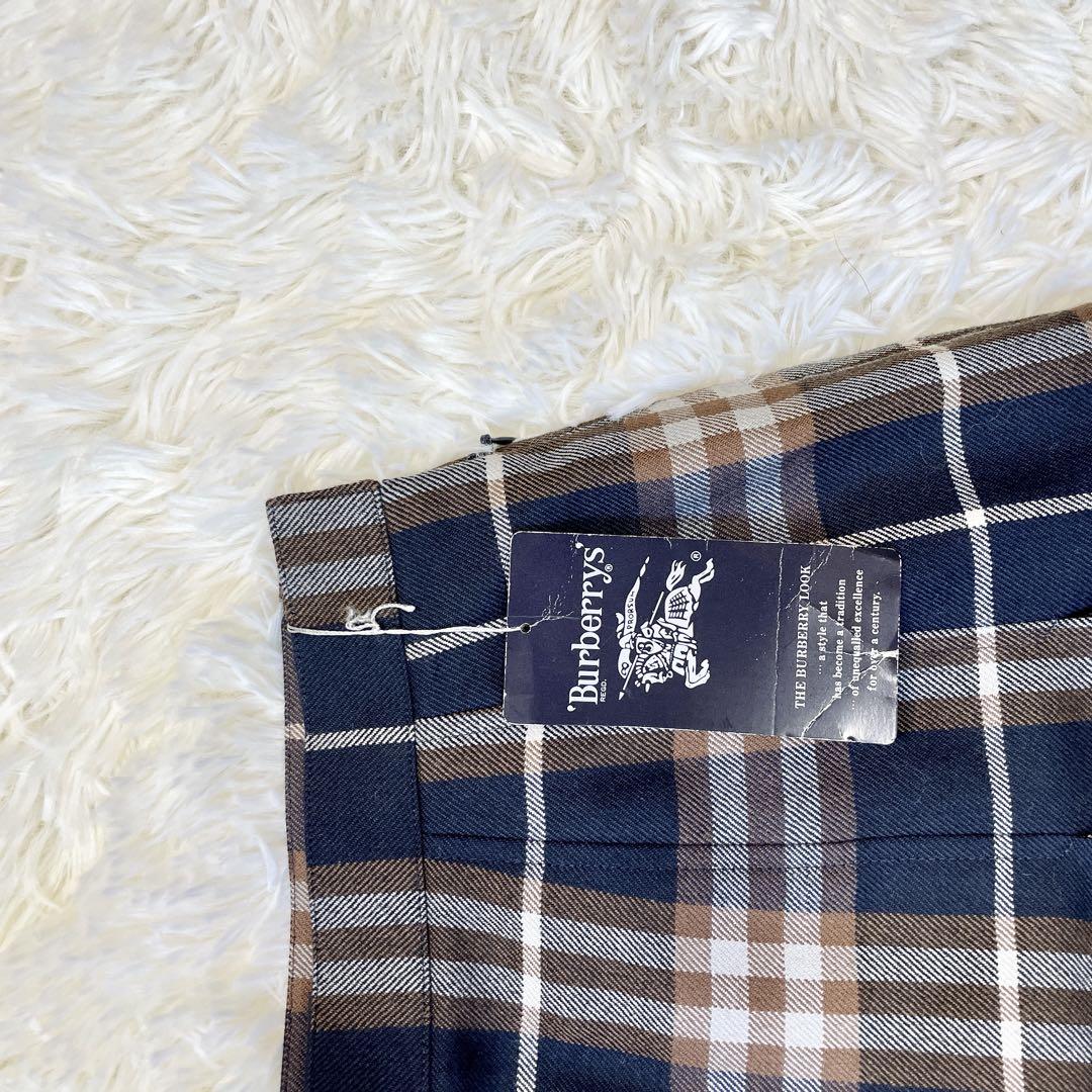 未使用タグ付Burberrysバーバリー ノバチェック　プリーツスカート膝丈