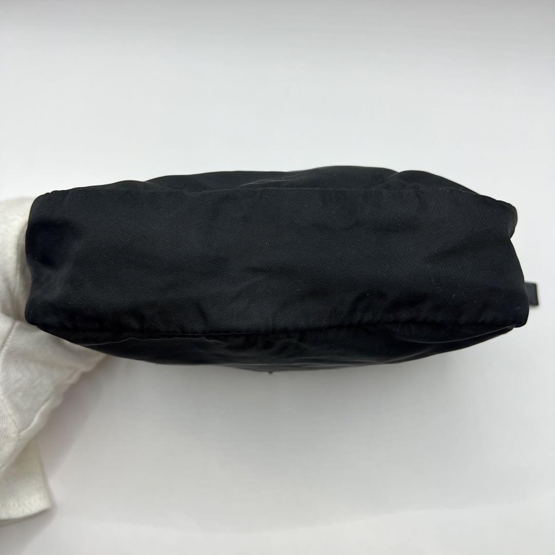 【美品】プラダ ポーチ ナイロン 三角ロゴ ブラック 白タグ