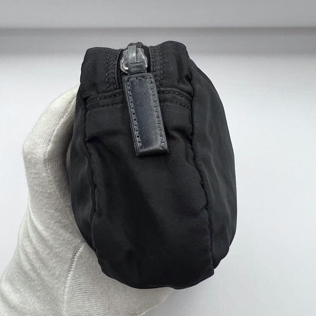 【美品】プラダ ポーチ ナイロン 三角ロゴ ブラック 白タグ