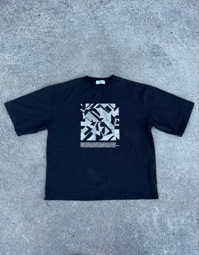 【SINSS】グラフィックTシャツ