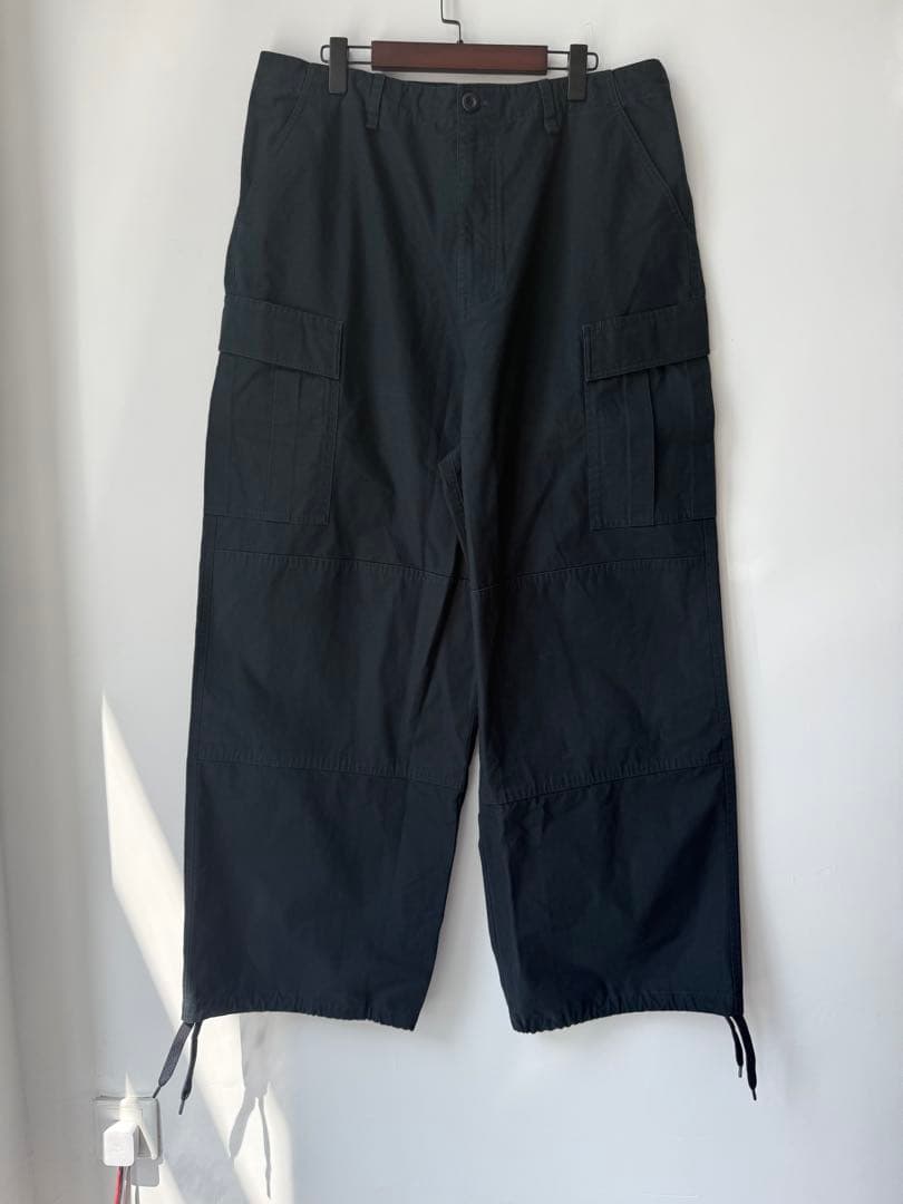 バレンシアガ　カーゴパンツ 黒 ワイドフィット ドローストリング付き
