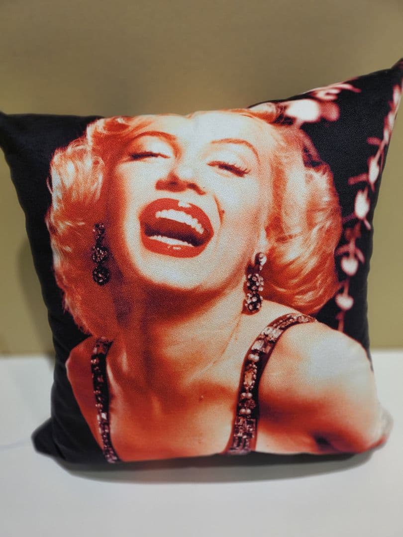 人物デザイン フォトプリントクッション 43×41 東レ中材新品、♥