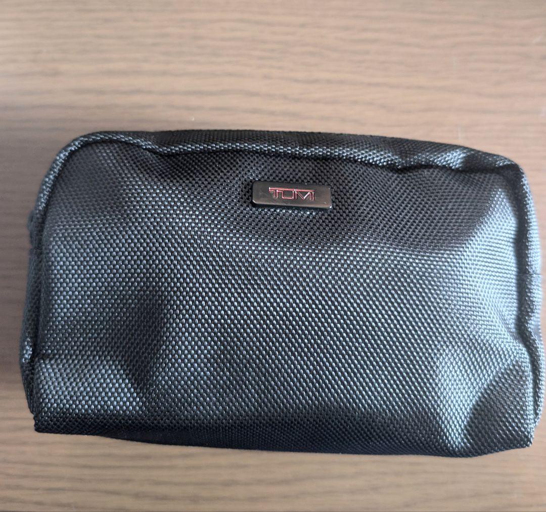 TUMI ブラックナイロンポーチ TUMI 黒 ナイロンポーチ - メルカリ