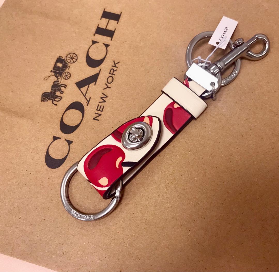 新作coach トリガー スナップ バッグ チャーム チェリー