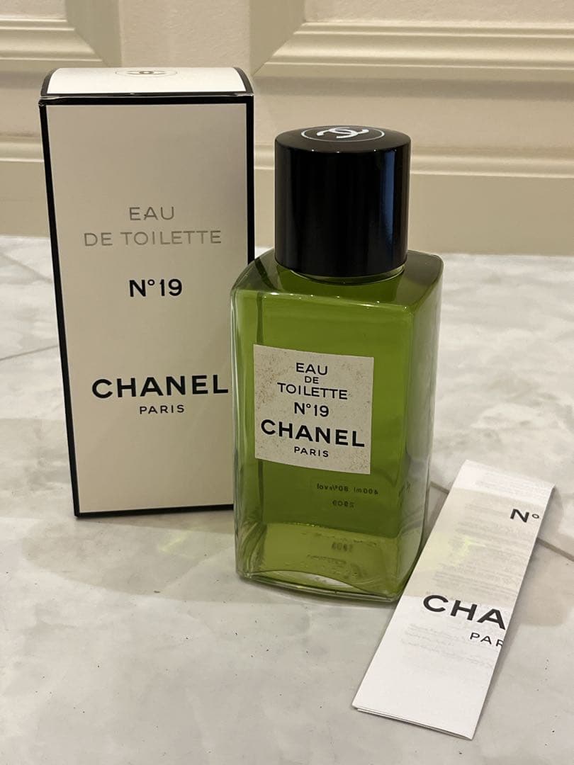 未使用 シャネル N°19 400ml EAU DE TOILETTE 香水