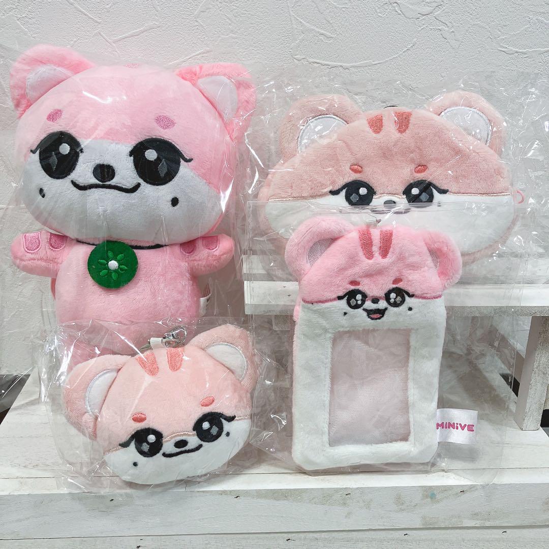 IVE minive イソ ぬいぐるみ トレカケースなど4点セット - メルカリ